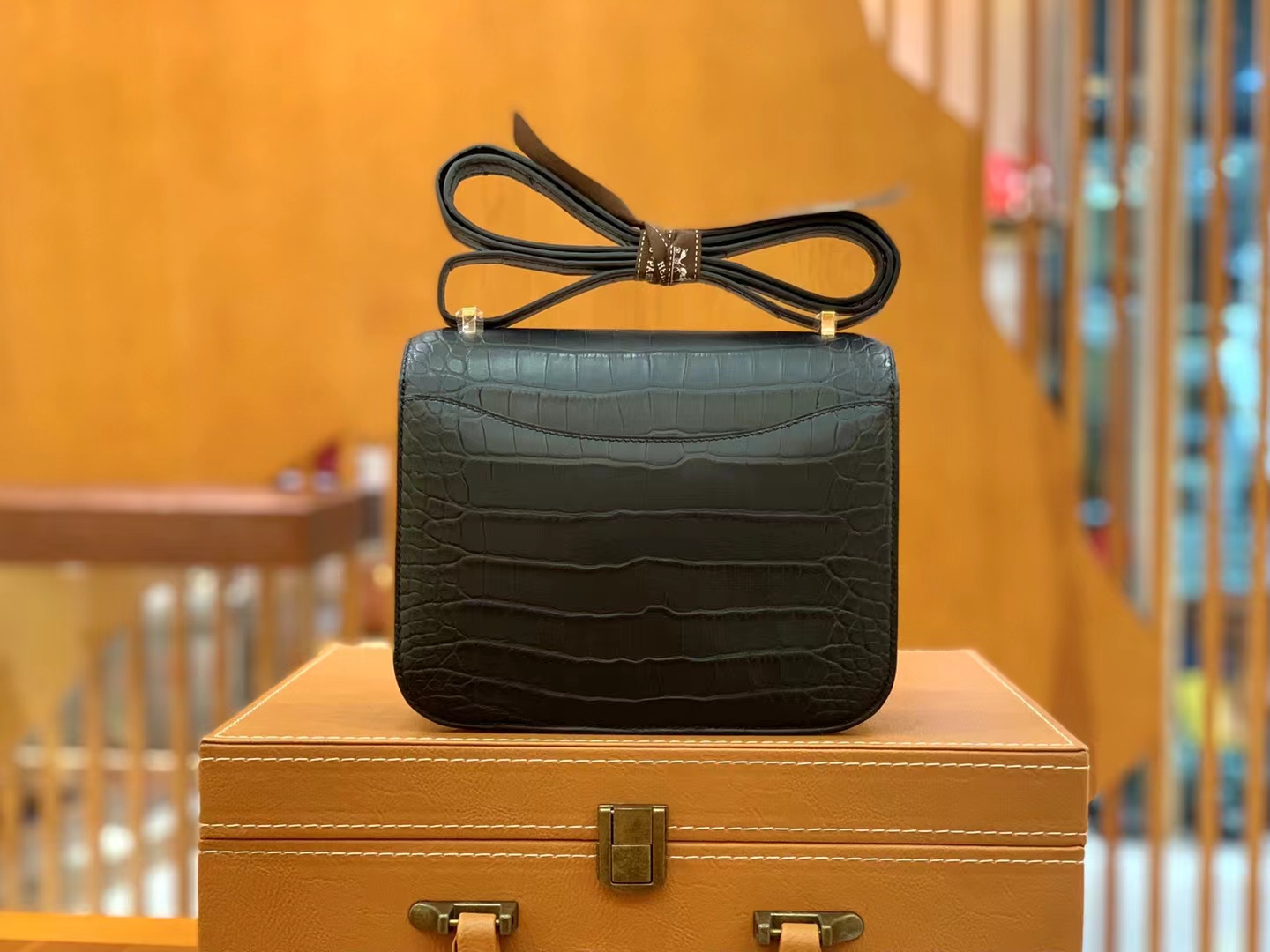 HERMES 爱马仕【现货】Constance 19cm CC89 Nior 经典黑 一级美洲鳄鱼皮“□” 进口蜜蜡线 全手工制作