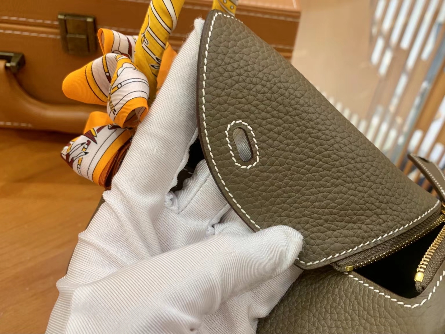 HERMES 爱马仕【现货】 Mini Lindy 8C大象灰 Togo 金扣 进口蜜蜡线 全手工制作