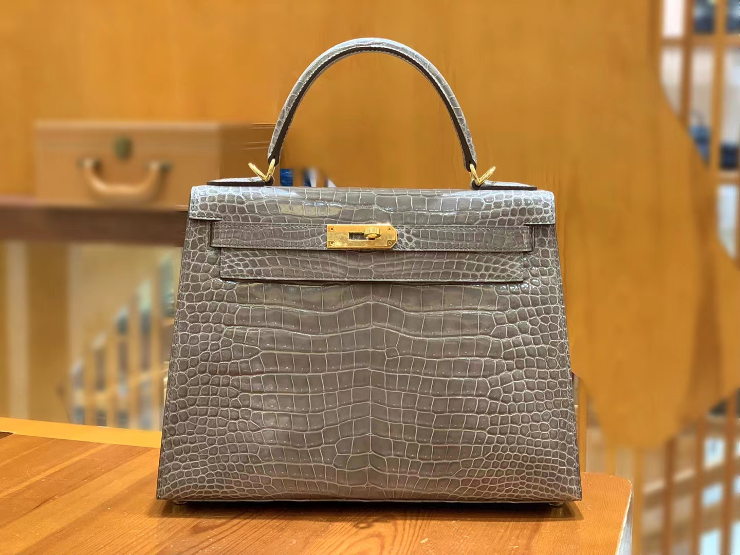 HERMES 爱马仕 Kelly 28cm 81 Gris Tourterelle 斑鸠灰 银扣一级尼罗鳄鱼皮“••”进口蜜蜡线 全手工制作