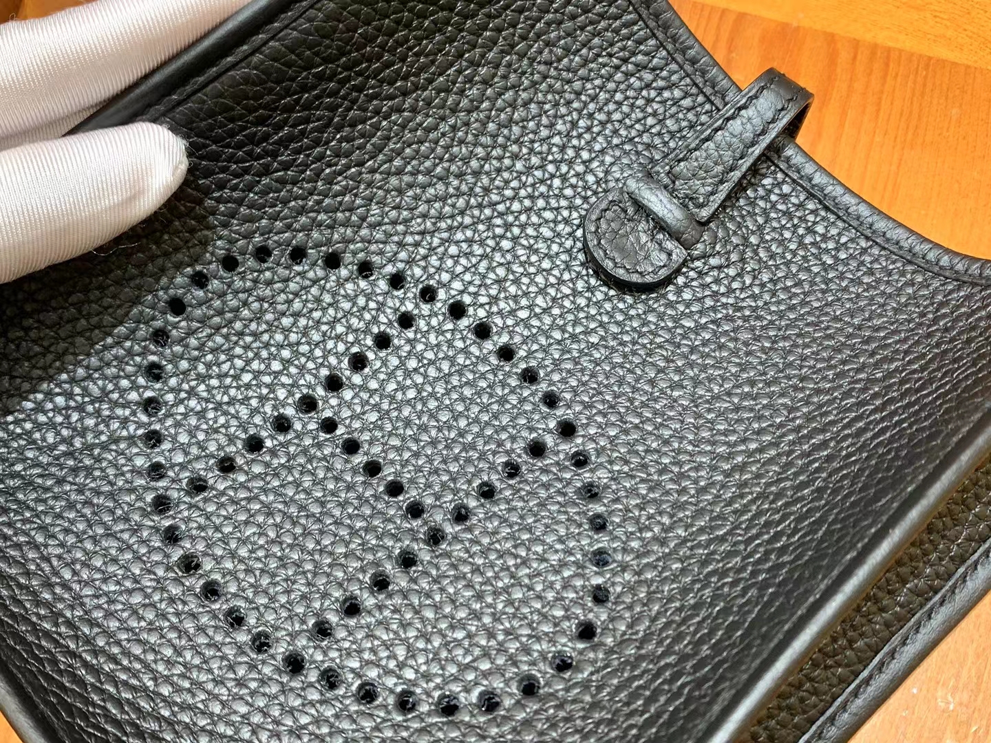 HERMES 爱马仕 伊芙琳17cm CC89 经典黑 进口TC大牛皮 银扣 进口蜜蜡线 全手工制作  款式：伊芙琳17cm