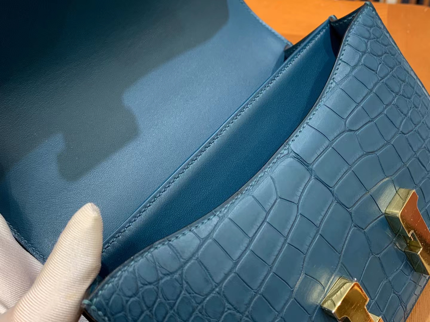 HERMES 爱马仕【现货】Constance 19cm 1P鸭子蓝 一级美洲鳄鱼皮“□” 进口蜜蜡线 全手工制作