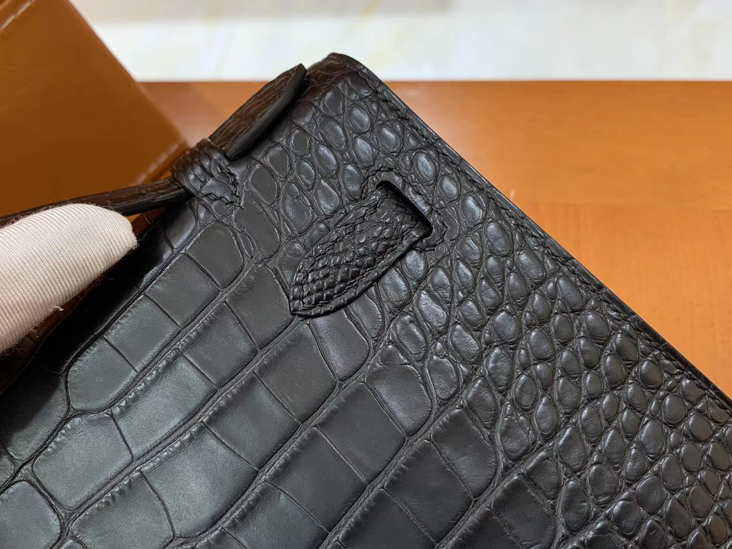 HERMES 爱马仕【现货】Mini一代 经典黑 银扣 一级美洲鳄鱼皮“□”进口蜜蜡线 全手工制作