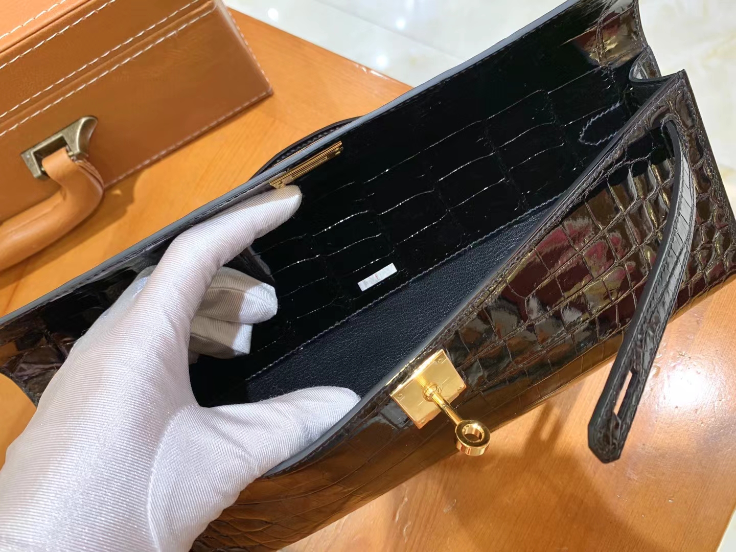 HERMES 爱马仕 Kelly cut 经典黑 金扣 一级尼罗鳄鱼皮“••”进口蜜蜡线 全手工制作
