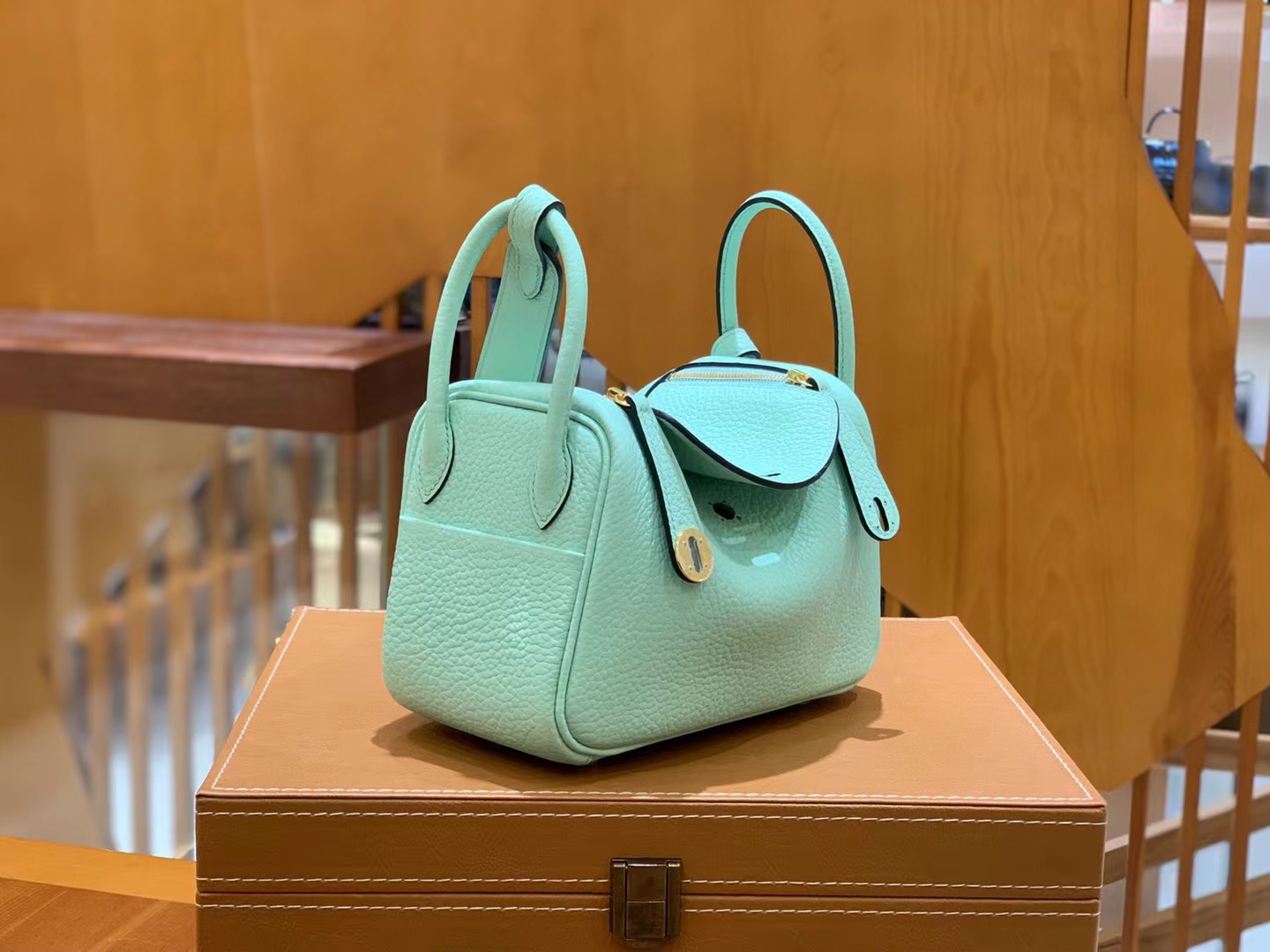 HERMES 爱马仕【现货】 Mini Lindy 6W Menthe薄荷绿 Togo 金扣 进口蜜蜡线 全手工制作