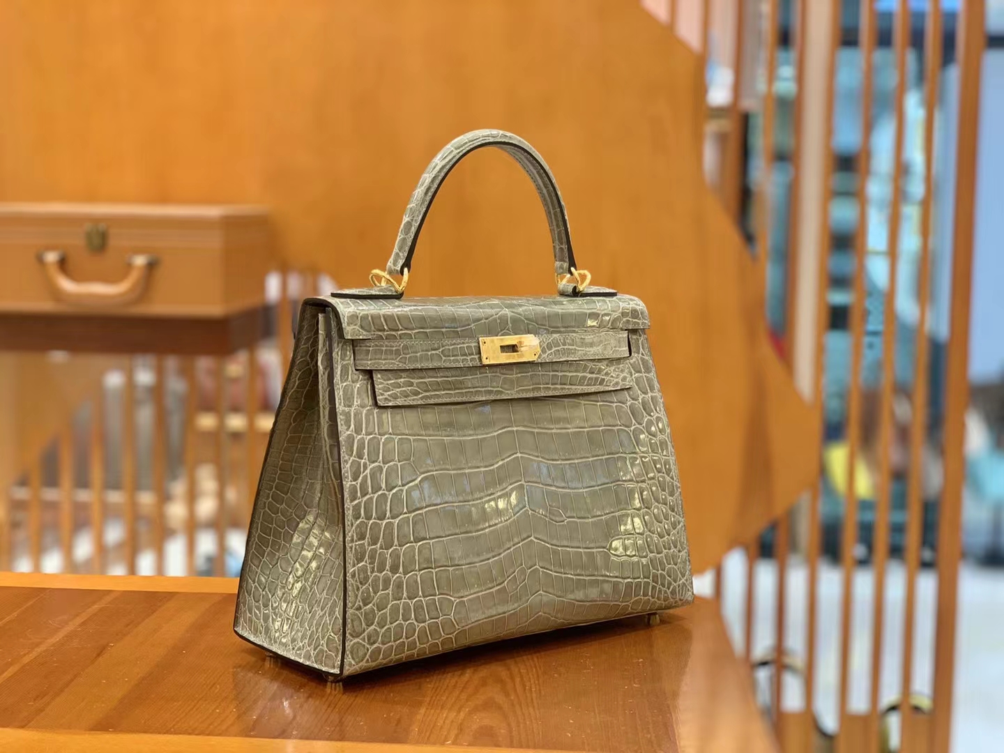 HERMES 爱马仕 Kelly 28cm 8C Gri Elephant 大象灰 银扣一级尼罗鳄鱼皮“••”进口蜜蜡线 全手工制作