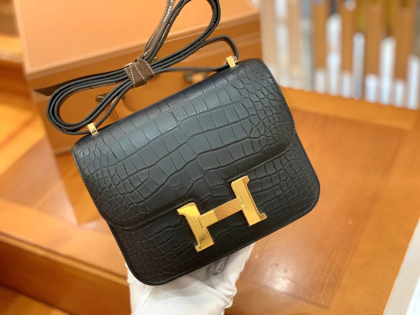 HERMES 爱马仕【现货】Constance 19cm CC89 Nior 经典黑 一级美洲鳄鱼皮“□” 进口蜜蜡线 全手工制作