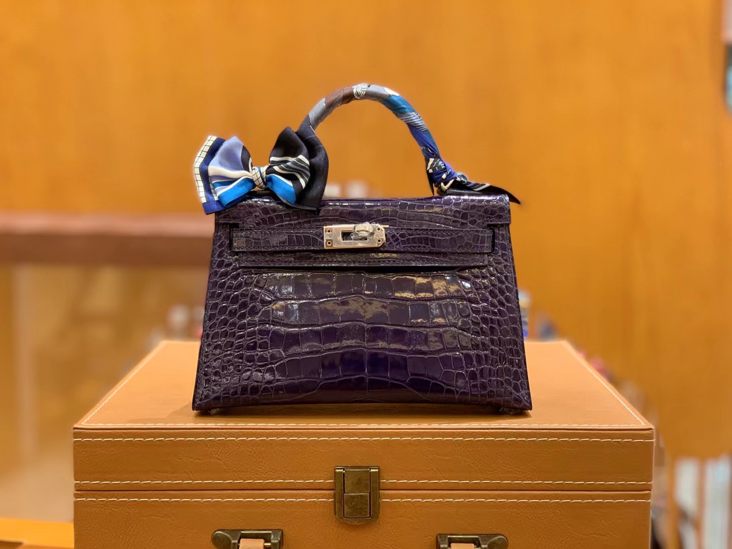 HERMES 爱马仕【现货】 Mini二代 7T Bleu electrique电光蓝 一级美洲鳄鱼皮“□” 进口蜜蜡线 全手工制作