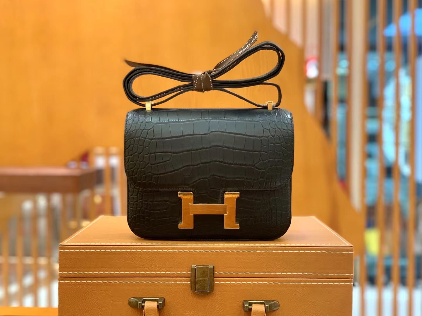 HERMES 爱马仕【现货】Constance 19cm CC89 Nior 经典黑 一级美洲鳄鱼皮“□” 进口蜜蜡线 全手工制作