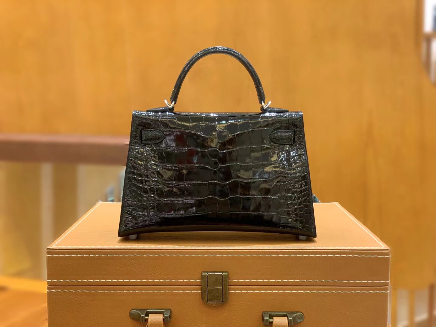 HERMES 爱马仕【现货】 Mini二代 经典黑 CC89 Nior 一级美洲鳄鱼皮“□” 进口蜜蜡线 全手工制作