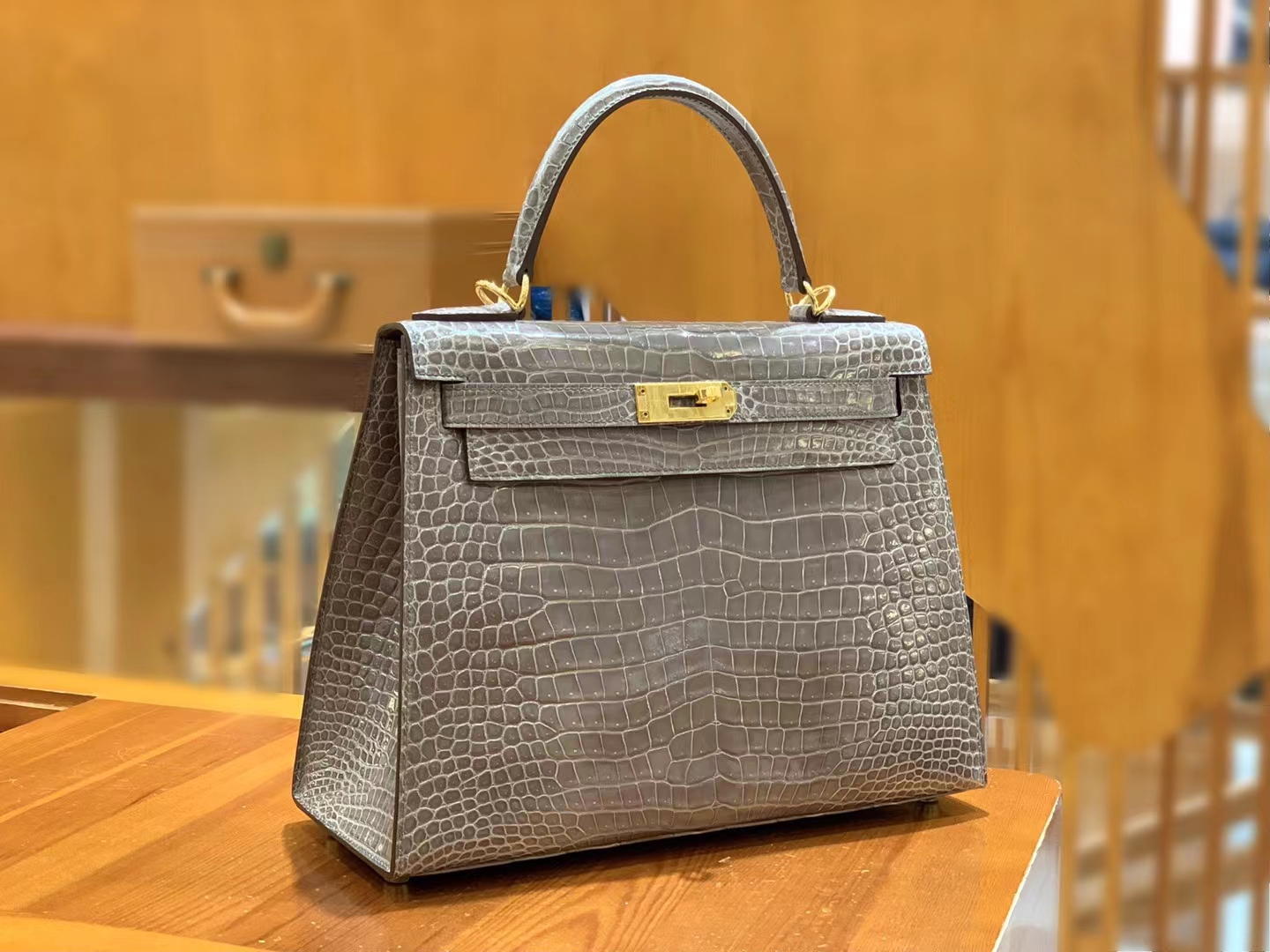HERMES 爱马仕 Kelly 28cm 81 Gris Tourterelle 斑鸠灰 银扣一级尼罗鳄鱼皮“••”进口蜜蜡线 全手工制作