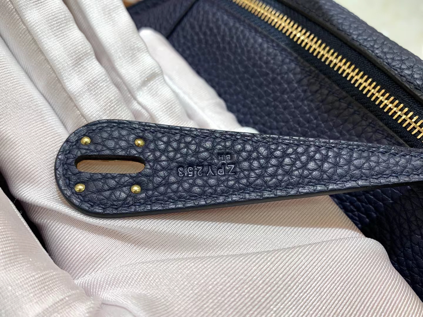 HERMES 爱马仕 Lindy 26cm Togo 2Z 午夜蓝 进口蜜蜡线 全手工制作