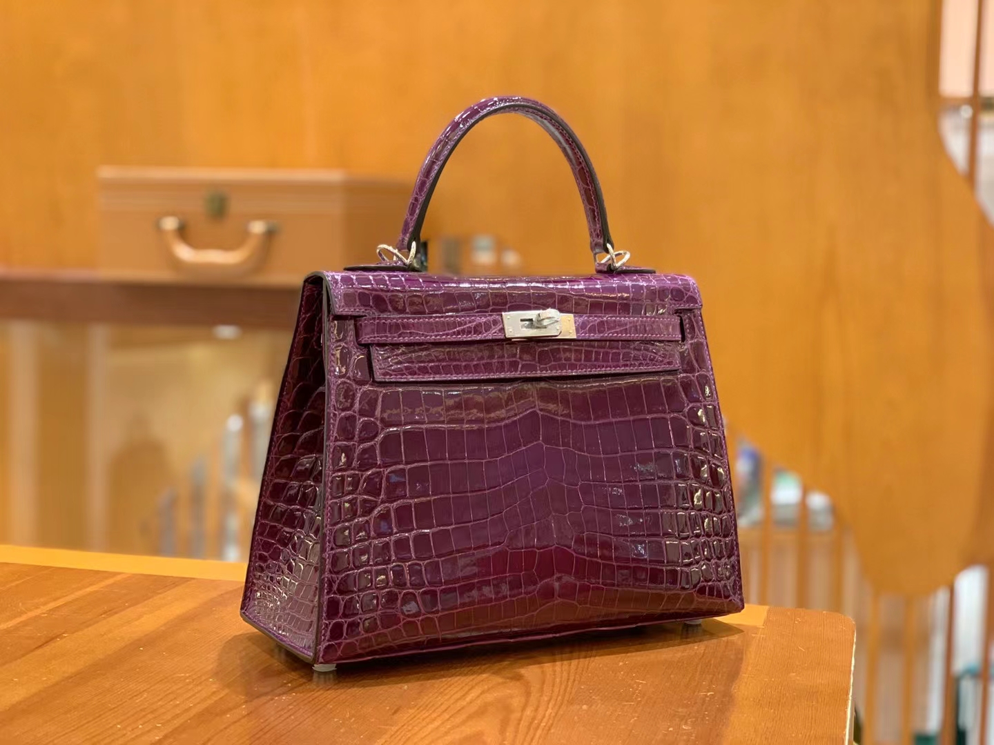 HERMES 爱马仕 Kelly 25cm 9G Amethyst 水晶紫 金扣 一级美洲鳄鱼皮“□” 进口蜜蜡线 全手工制作