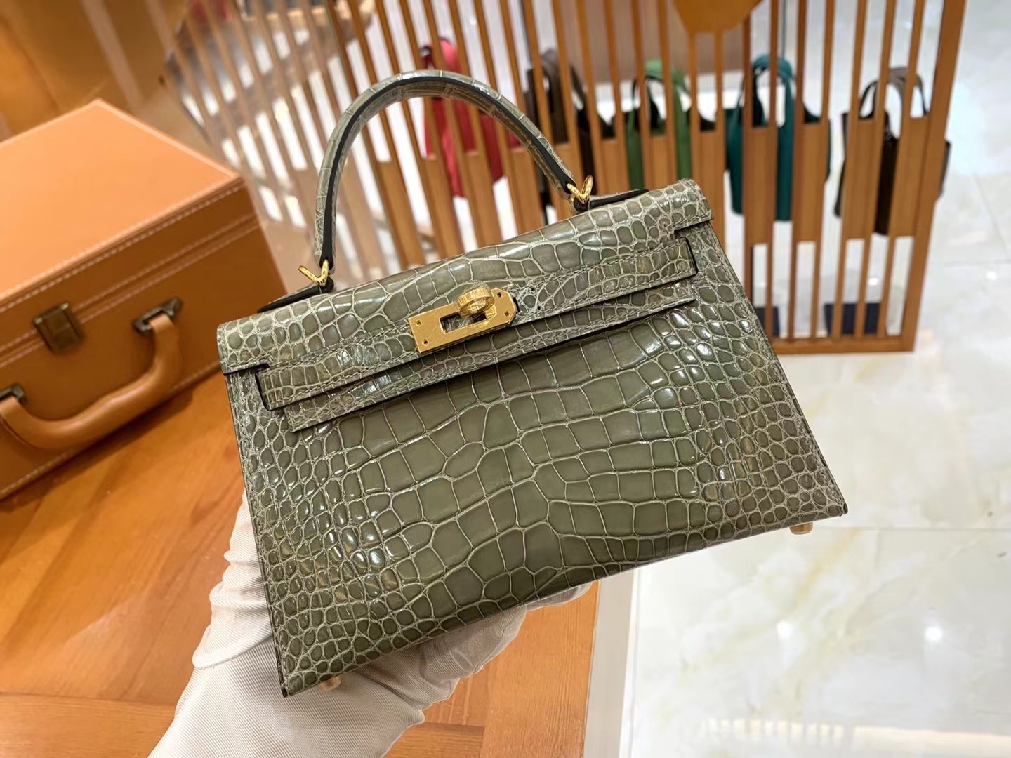 HERMES 爱马仕【现货】 Mini二代 81 Gris Tourterelle 斑鸠灰 金扣 一级美洲鳄鱼皮“□” 进口蜜蜡线 全手工制作