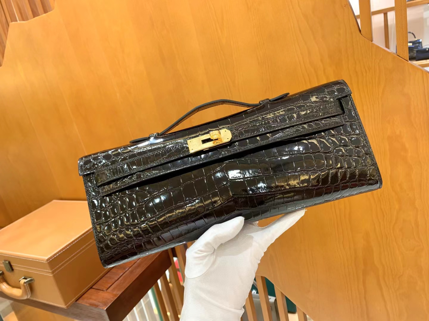 HERMES 爱马仕 Kelly cut 经典黑 金扣 一级尼罗鳄鱼皮“••”进口蜜蜡线 全手工制作