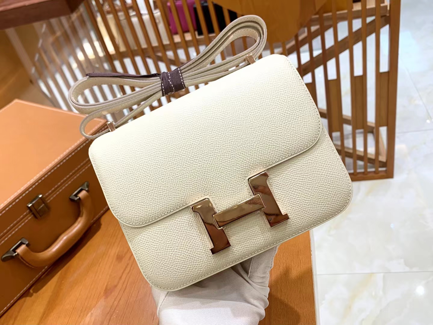 HERMES 爱马仕 Constance 康康 Epsom Craie 10奶昔白 浅金扣 19cm
