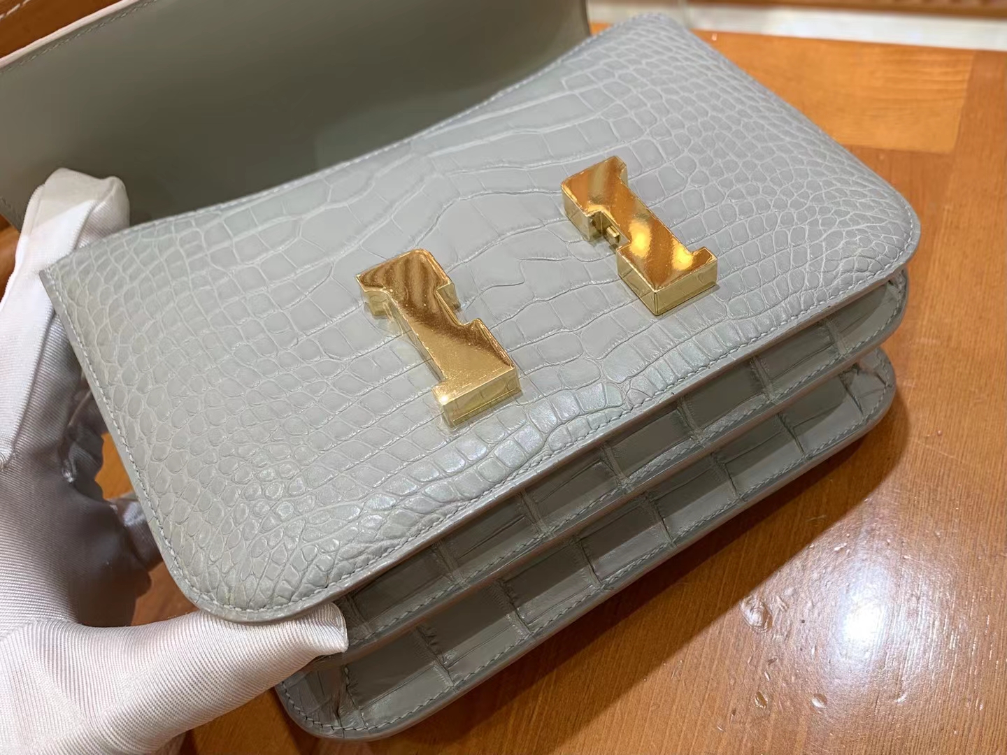HERMES 爱马仕【现货】Constance 19cm 80 Gris Perle 珍珠灰 一级美洲鳄鱼皮“□” 进口蜜蜡线 全手工制作