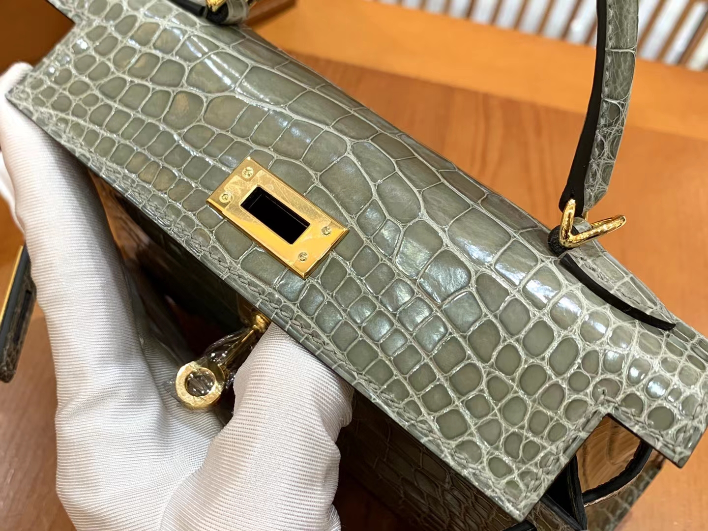 HERMES 爱马仕【现货】 Mini二代 81 Gris Tourterelle 斑鸠灰 金扣 一级美洲鳄鱼皮“□” 进口蜜蜡线 全手工制作