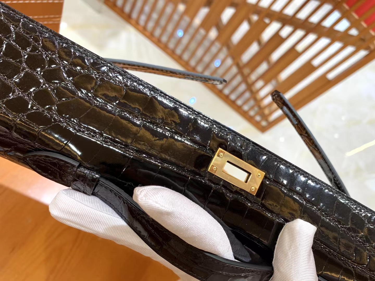 HERMES 爱马仕 Kelly cut 经典黑 金扣 一级尼罗鳄鱼皮“••”进口蜜蜡线 全手工制作