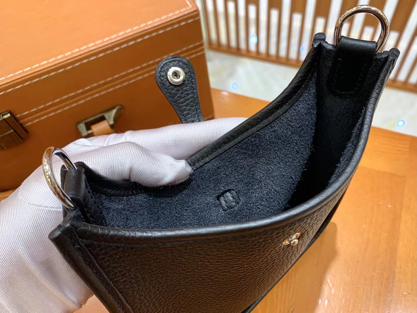 HERMES 爱马仕 伊芙琳17cm CC89 经典黑 进口TC大牛皮 银扣 进口蜜蜡线 全手工制作  款式：伊芙琳17cm