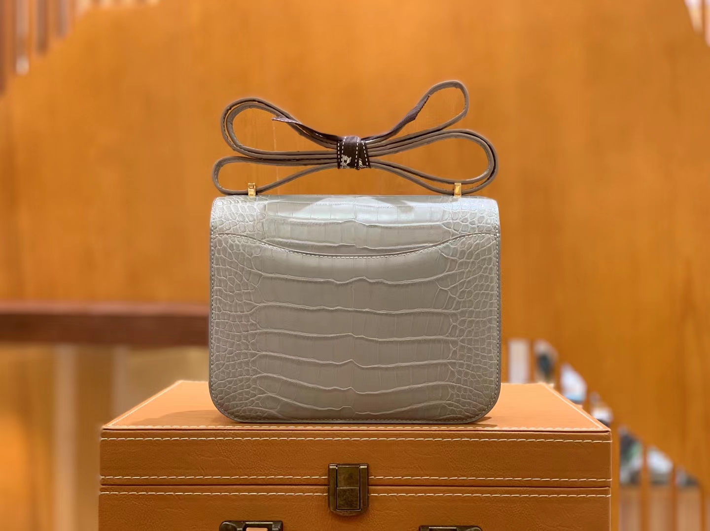 HERMES 爱马仕【现货】Constance 19cm 80 Gris Perle 珍珠灰 一级美洲鳄鱼皮“□” 进口蜜蜡线 全手工制作