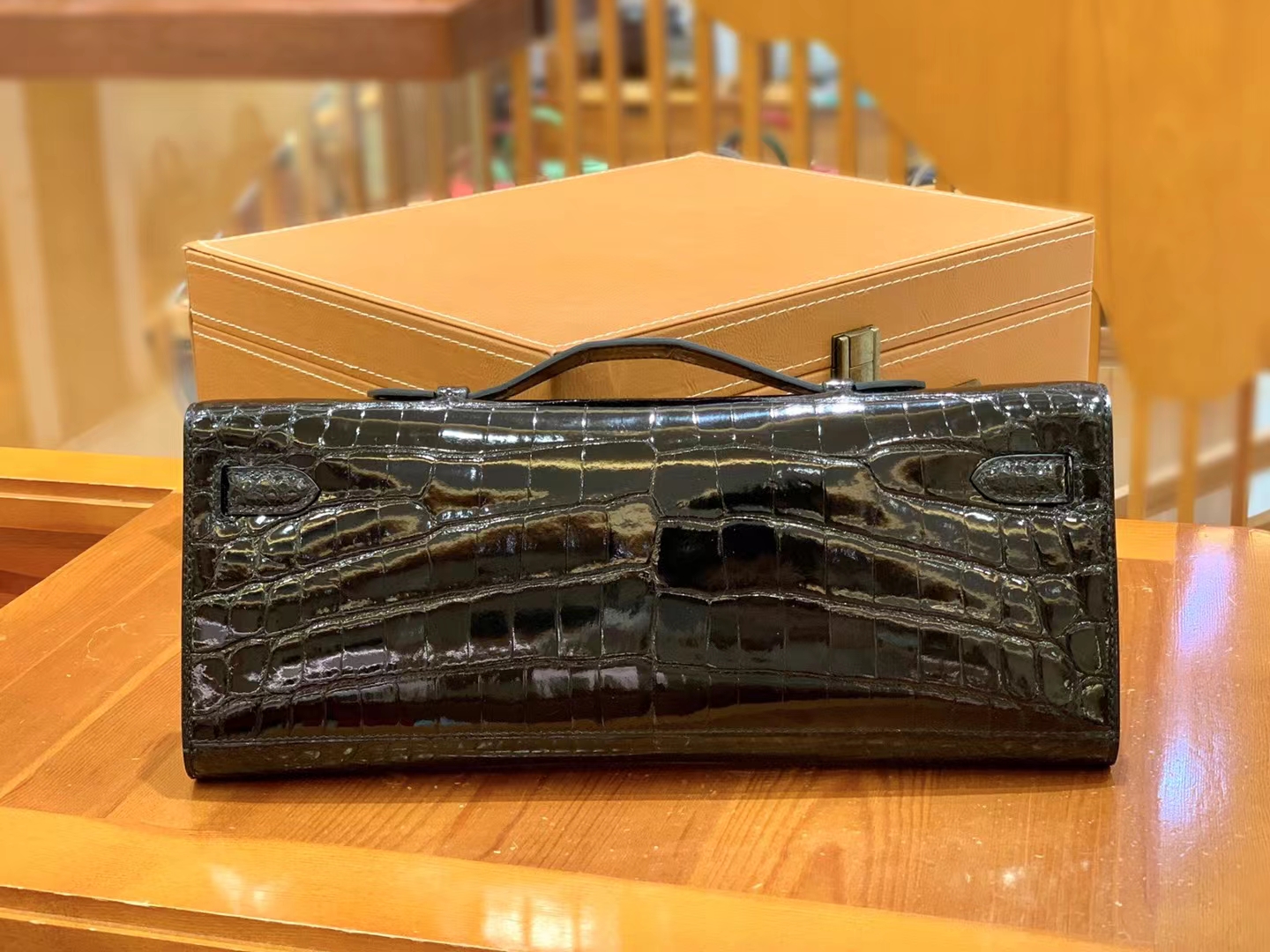 HERMES 爱马仕 Kelly cut 经典黑 金扣 一级尼罗鳄鱼皮“••”进口蜜蜡线 全手工制作