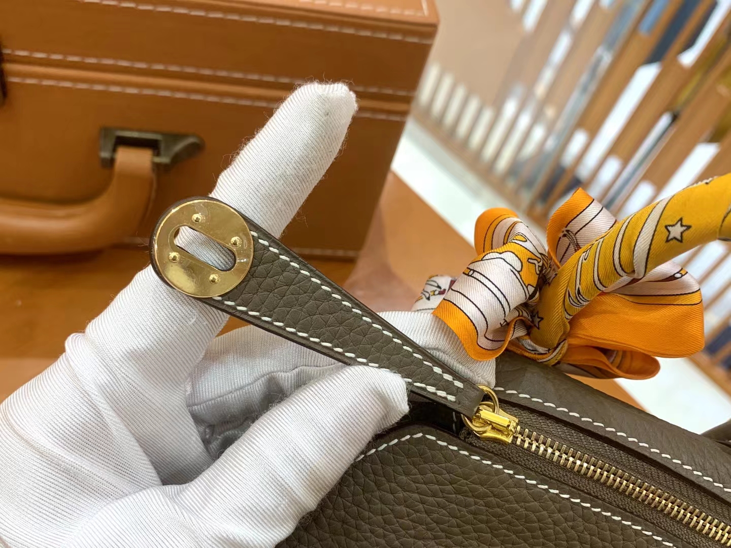 HERMES 爱马仕【现货】 Mini Lindy 8C大象灰 Togo 金扣 进口蜜蜡线 全手工制作