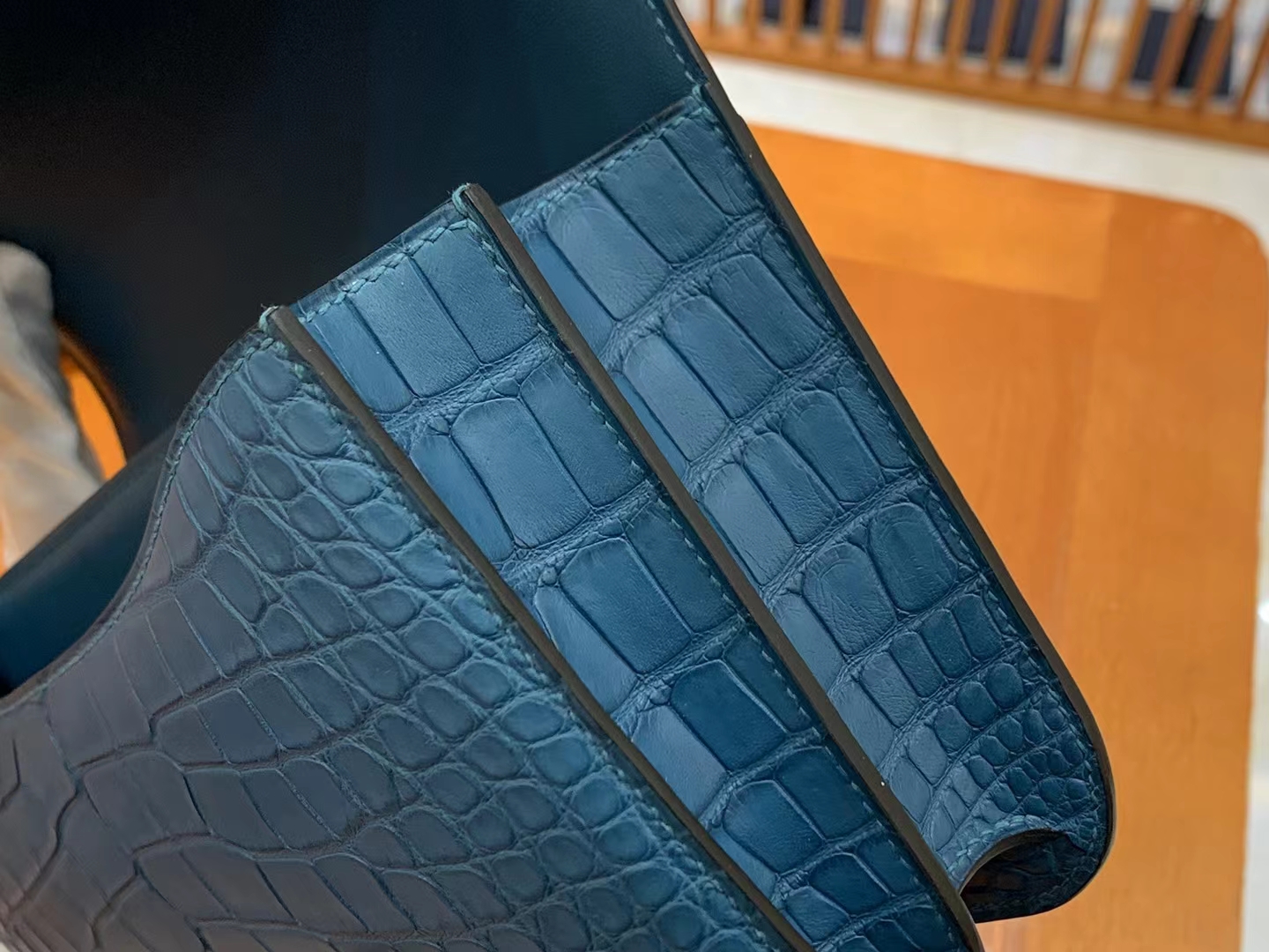 HERMES 爱马仕【现货】Constance 19cm 1P鸭子蓝 一级美洲鳄鱼皮“□” 进口蜜蜡线 全手工制作