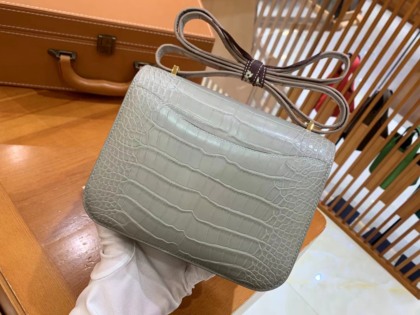 HERMES 爱马仕【现货】Constance 19cm 80 Gris Perle 珍珠灰 一级美洲鳄鱼皮“□” 进口蜜蜡线 全手工制作