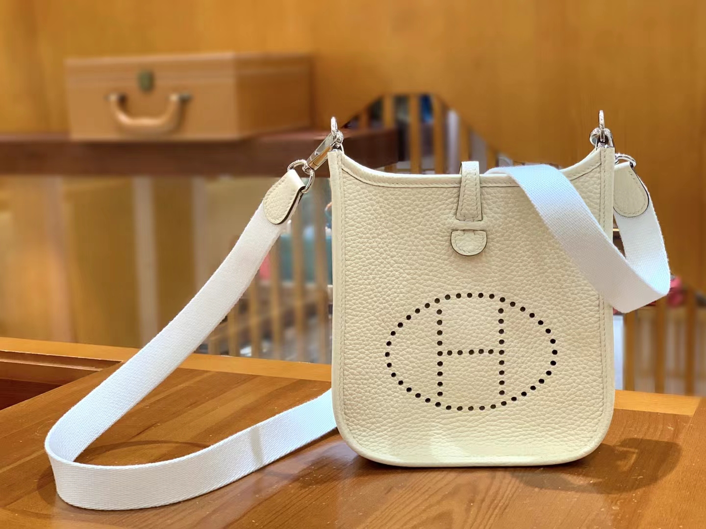 HERMES 爱马仕 伊芙琳17cm Craie 10 奶昔白 进口TC大牛皮 银扣 进口蜜蜡线 全手工制作