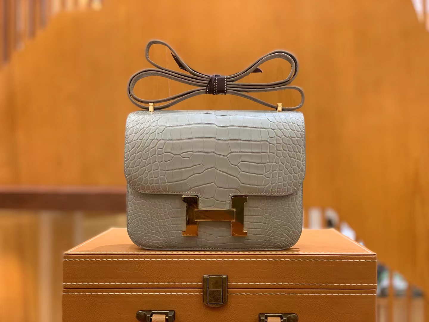 HERMES 爱马仕【现货】Constance 19cm 80 Gris Perle 珍珠灰 一级美洲鳄鱼皮“□” 进口蜜蜡线 全手工制作