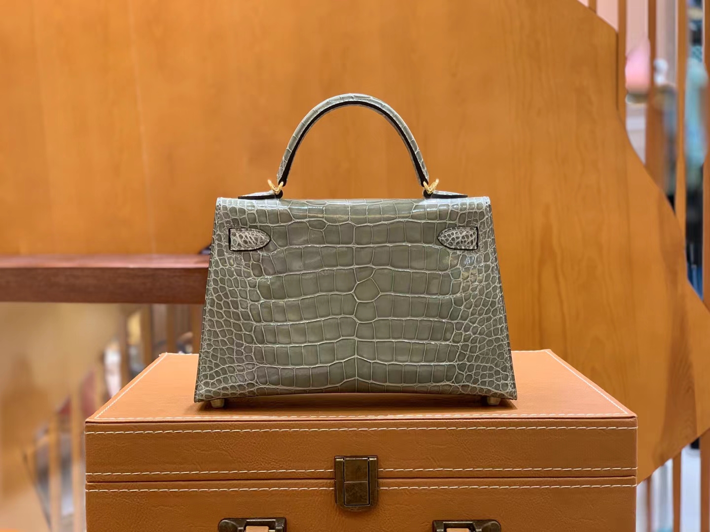 HERMES 爱马仕【现货】 Mini二代 81 Gris Tourterelle 斑鸠灰 金扣 一级美洲鳄鱼皮“□” 进口蜜蜡线 全手工制作