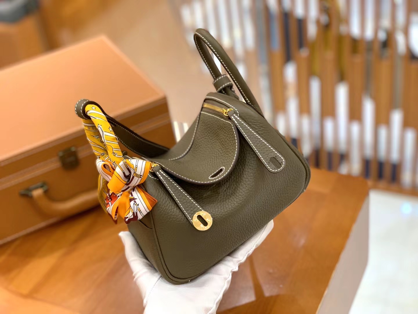 HERMES 爱马仕【现货】 Mini Lindy 8C大象灰 Togo 金扣 进口蜜蜡线 全手工制作