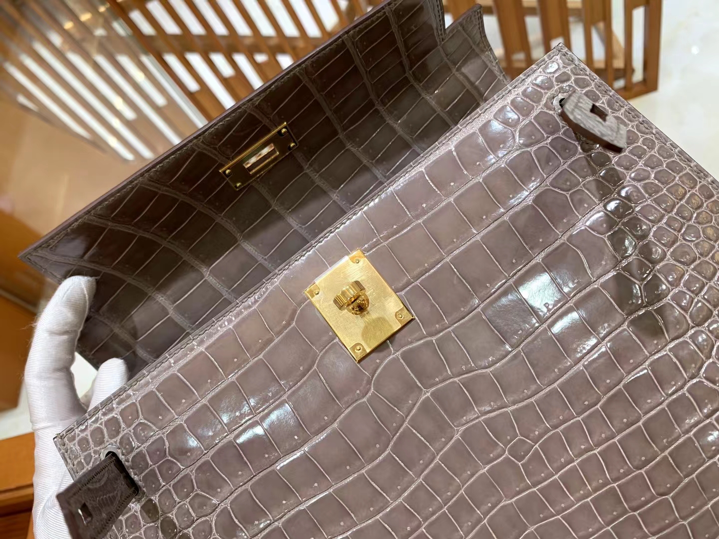 HERMES 爱马仕 Kelly 28cm 81 Gris Tourterelle 斑鸠灰 银扣一级尼罗鳄鱼皮“••”进口蜜蜡线 全手工制作