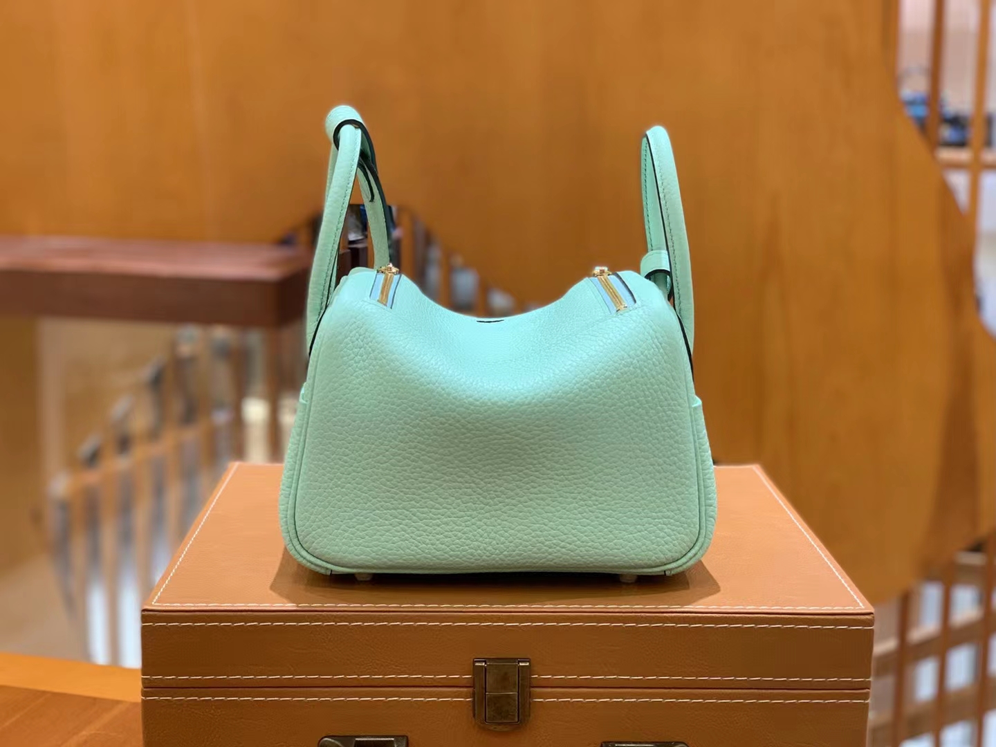 HERMES 爱马仕【现货】 Mini Lindy 6W Menthe薄荷绿 Togo 金扣 进口蜜蜡线 全手工制作