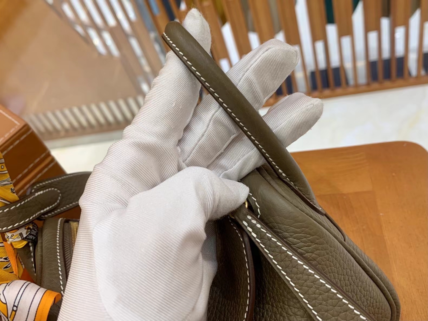 HERMES 爱马仕【现货】 Mini Lindy 8C大象灰 Togo 金扣 进口蜜蜡线 全手工制作