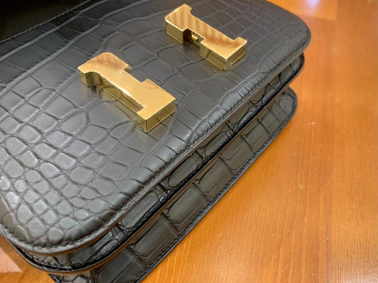 HERMES 爱马仕【现货】Constance 19cm CC89 Nior 经典黑 一级美洲鳄鱼皮“□” 进口蜜蜡线 全手工制作