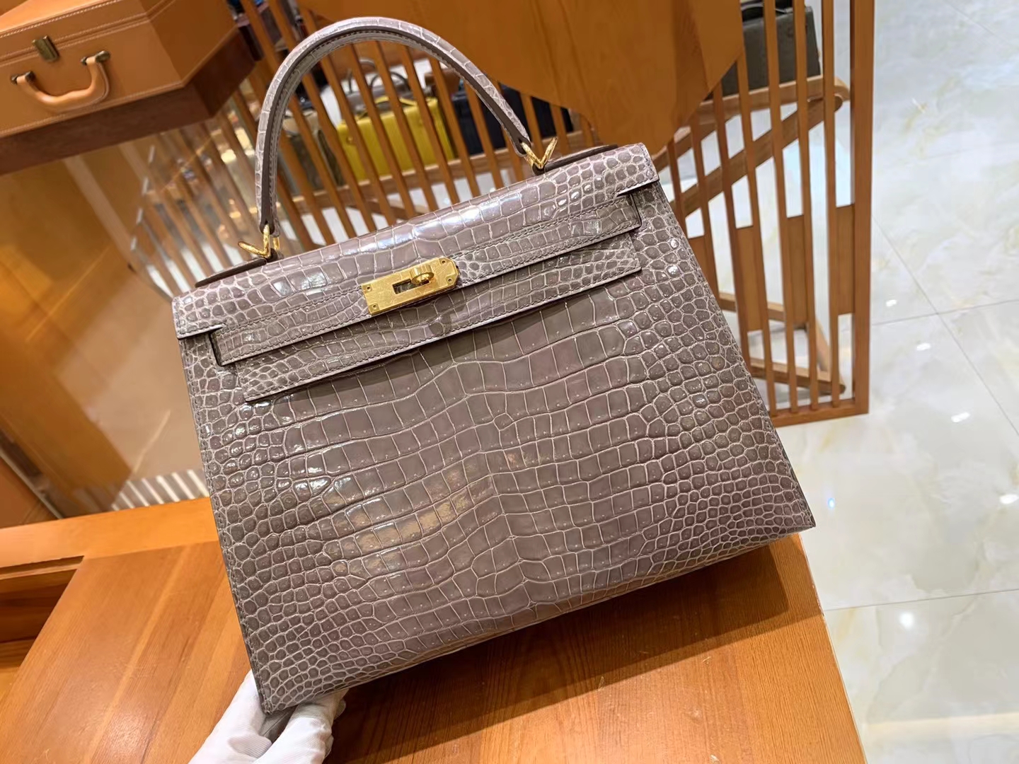 HERMES 爱马仕 Kelly 28cm 81 Gris Tourterelle 斑鸠灰 银扣一级尼罗鳄鱼皮“••”进口蜜蜡线 全手工制作
