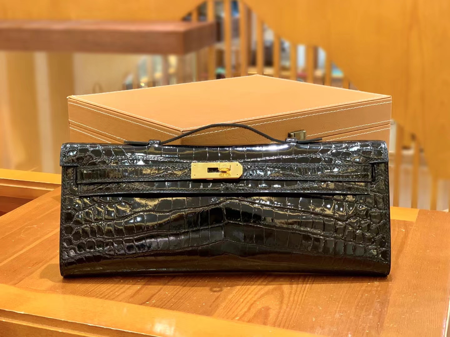 HERMES 爱马仕 Kelly cut 经典黑 金扣 一级尼罗鳄鱼皮“••”进口蜜蜡线 全手工制作