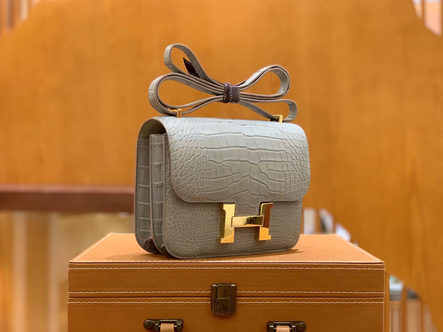 HERMES 爱马仕【现货】Constance 19cm 80 Gris Perle 珍珠灰 一级美洲鳄鱼皮“□” 进口蜜蜡线 全手工制作