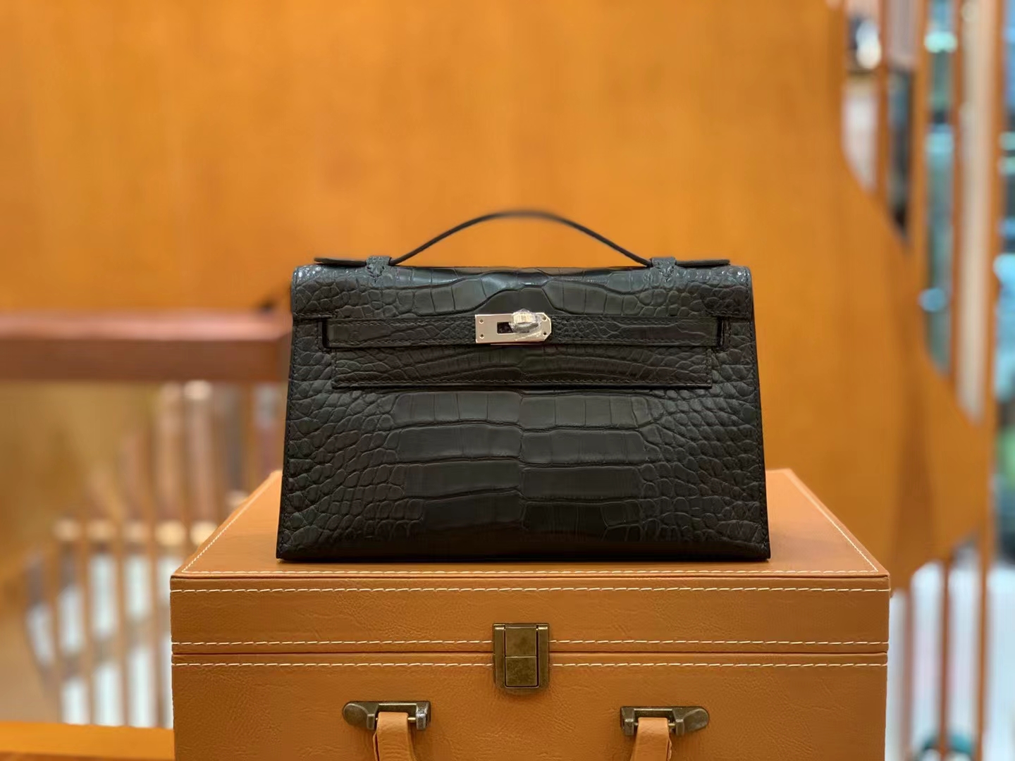 HERMES 爱马仕【现货】Mini一代 经典黑 银扣 一级美洲鳄鱼皮“□”进口蜜蜡线 全手工制作