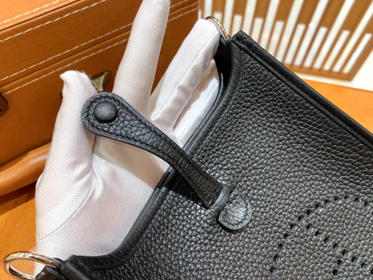 HERMES 爱马仕 伊芙琳17cm CC89 经典黑 进口TC大牛皮 银扣 进口蜜蜡线 全手工制作  款式：伊芙琳17cm