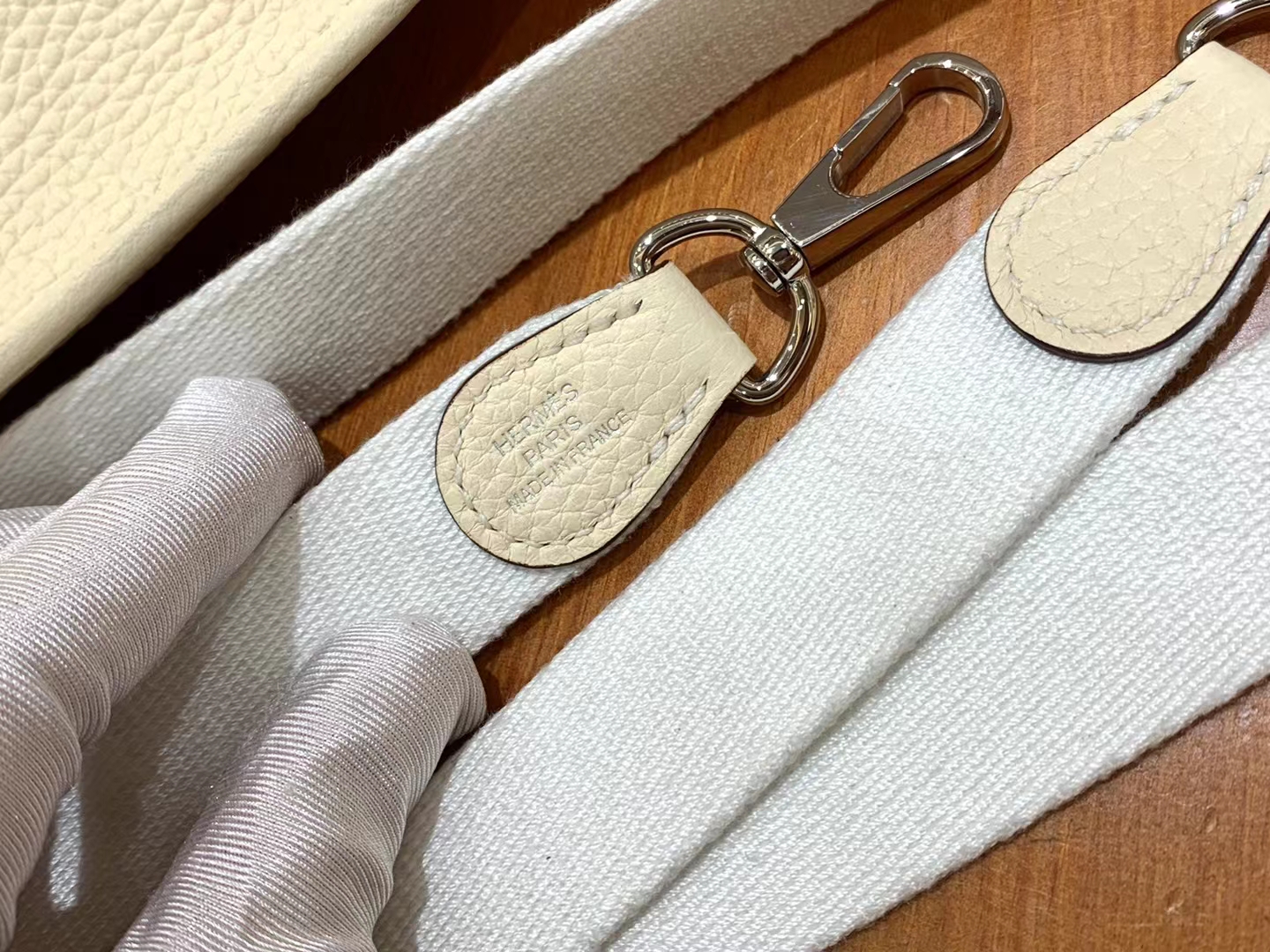 HERMES 爱马仕 伊芙琳17cm Craie 10 奶昔白 进口TC大牛皮 银扣 进口蜜蜡线 全手工制作