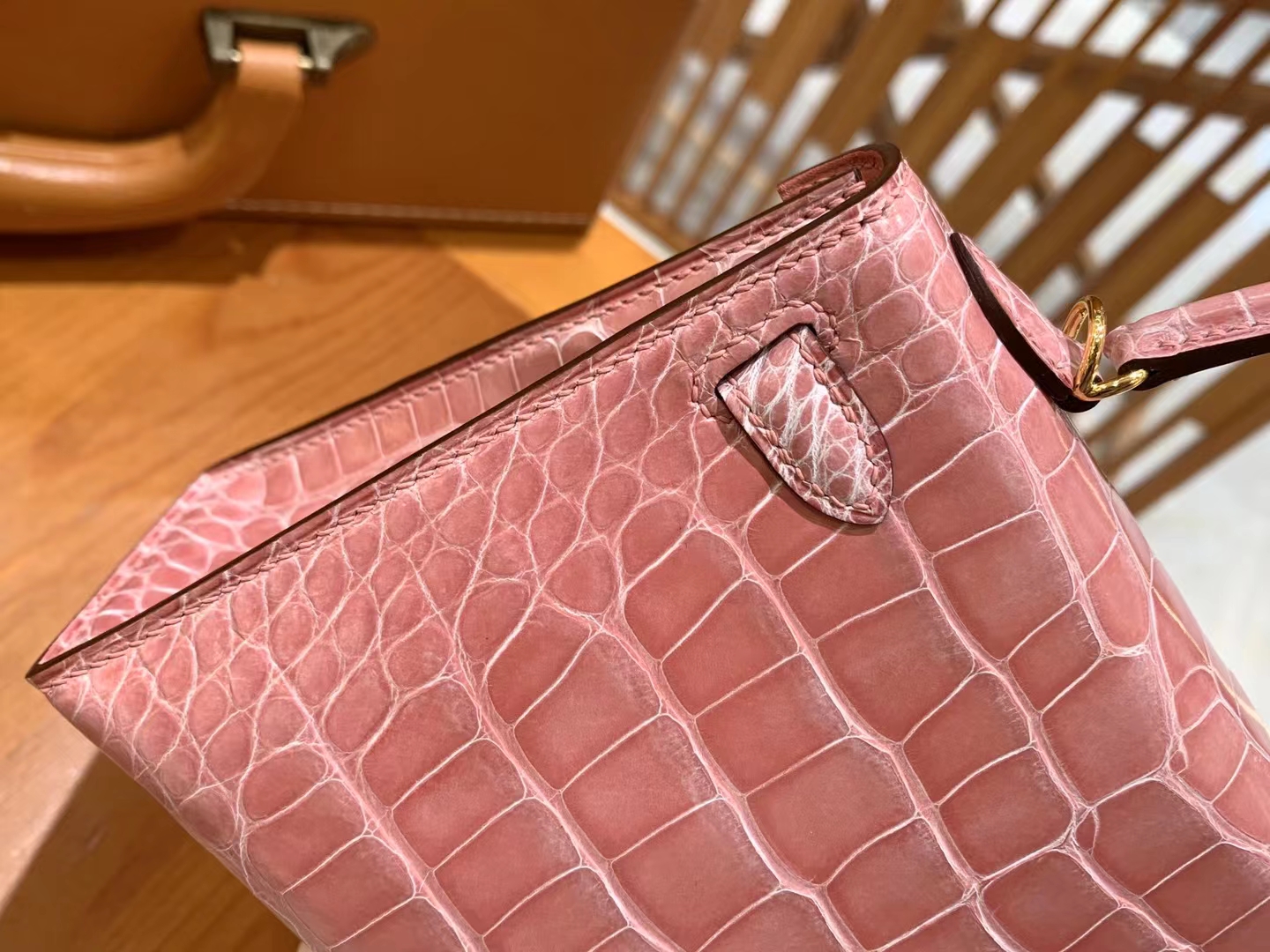HERMES 爱马仕【现货】 Mini二代 3Q Rose Saiura樱花粉 一级美洲鳄鱼皮“□” 进口蜜蜡线 全手工制作