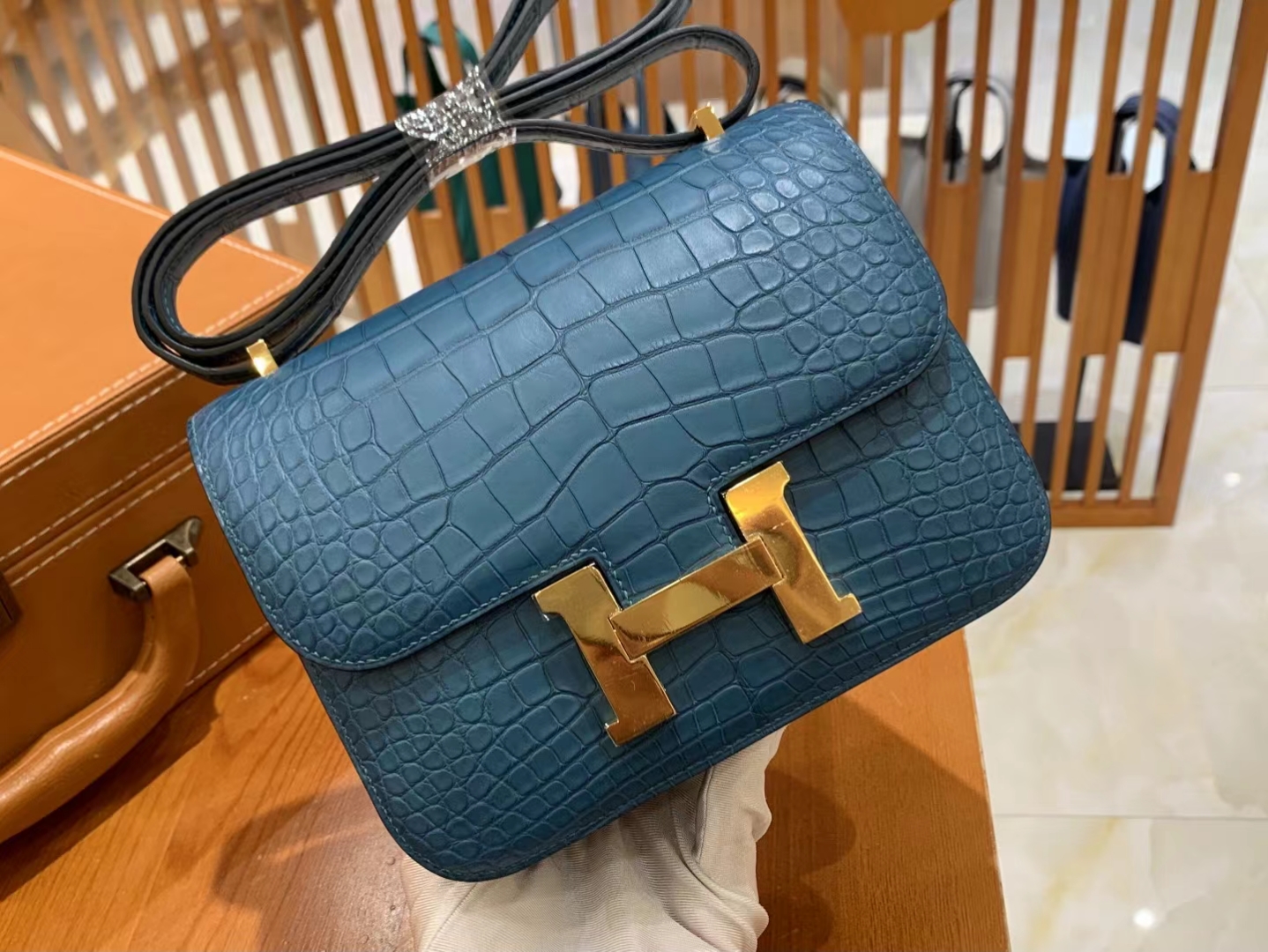 HERMES 爱马仕【现货】Constance 19cm 1P鸭子蓝 一级美洲鳄鱼皮“□” 进口蜜蜡线 全手工制作