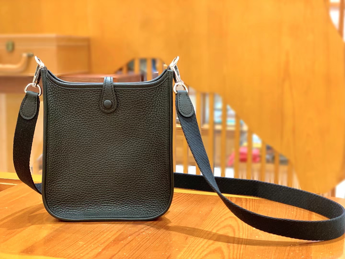 HERMES 爱马仕 伊芙琳17cm CC89 经典黑 进口TC大牛皮 银扣 进口蜜蜡线 全手工制作  款式：伊芙琳17cm
