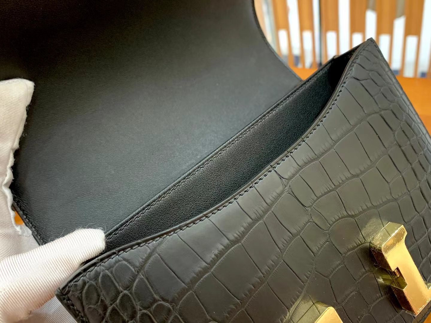 HERMES 爱马仕【现货】Constance 19cm CC89 Nior 经典黑 一级美洲鳄鱼皮“□” 进口蜜蜡线 全手工制作