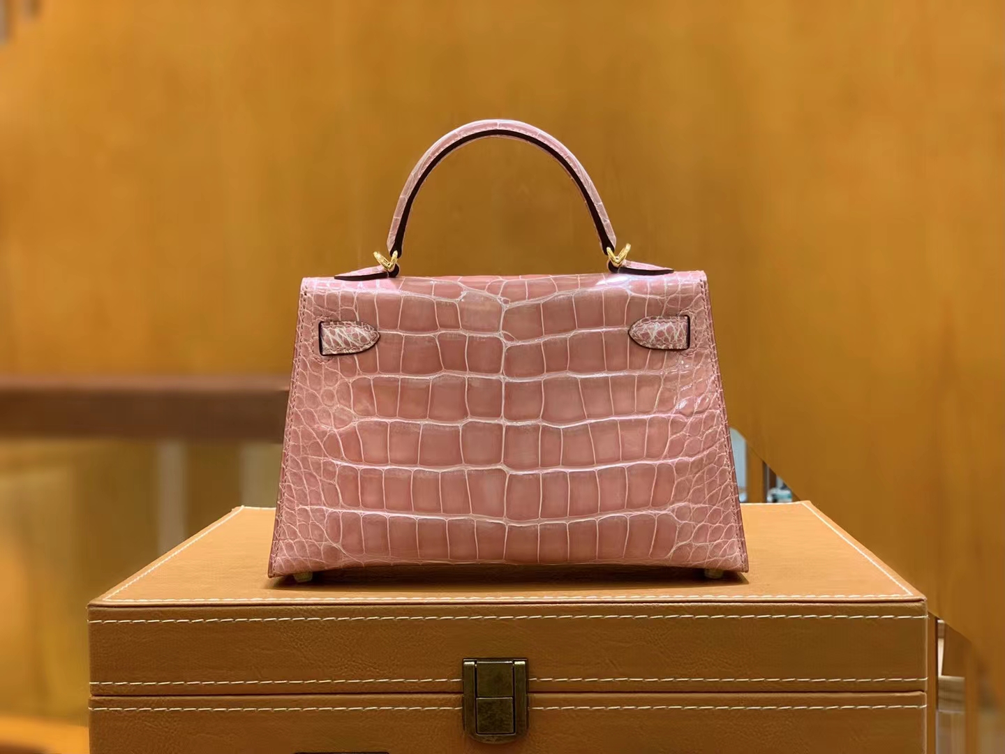 HERMES 爱马仕【现货】 Mini二代 3Q Rose Saiura樱花粉 一级美洲鳄鱼皮“□” 进口蜜蜡线 全手工制作
