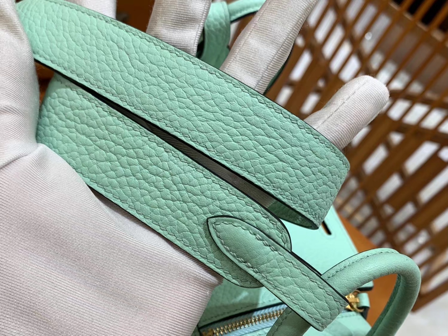 HERMES 爱马仕【现货】 Mini Lindy 6W Menthe薄荷绿 Togo 金扣 进口蜜蜡线 全手工制作