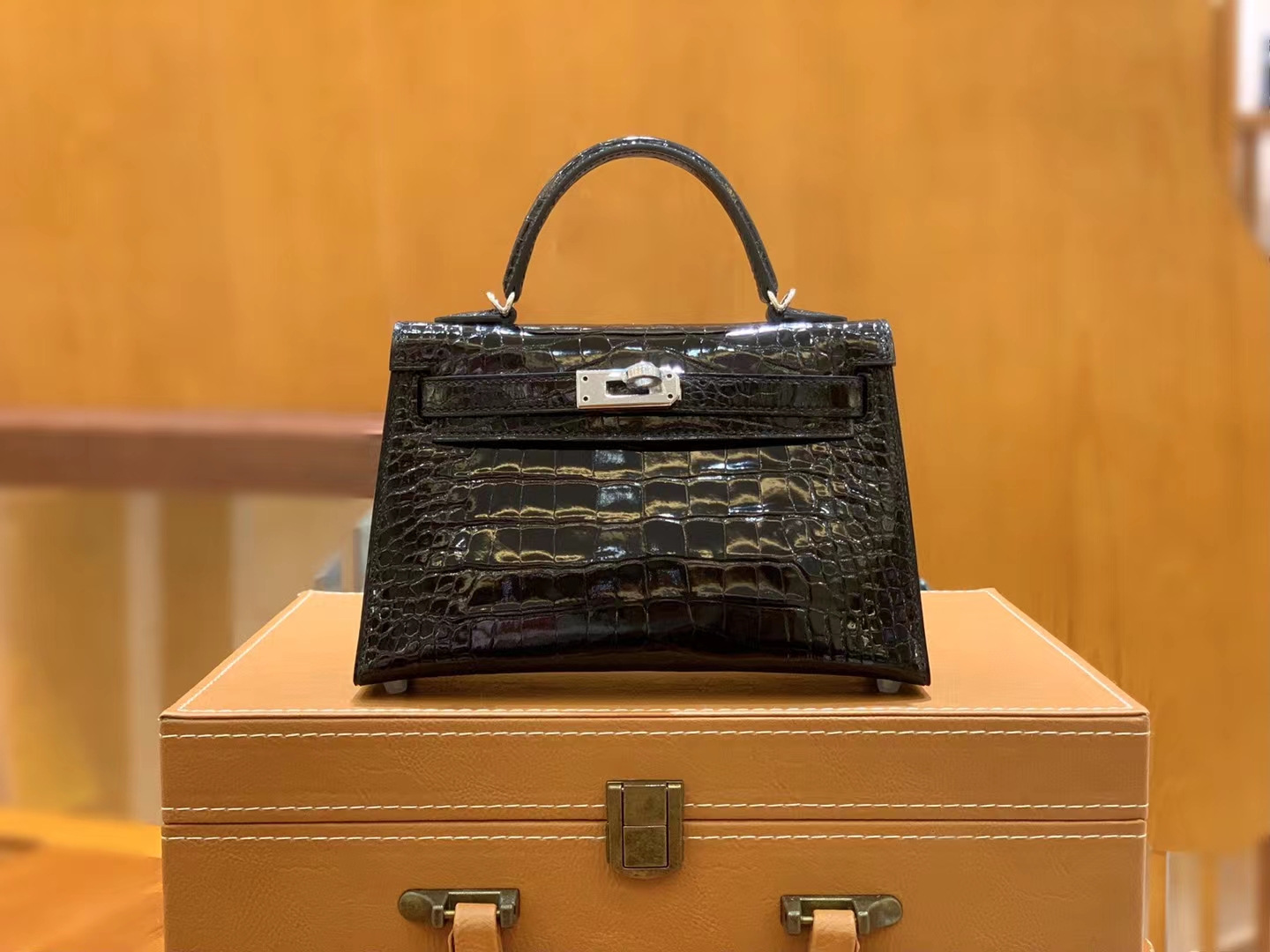 HERMES 爱马仕【现货】 Mini二代 经典黑 CC89 Nior 一级美洲鳄鱼皮“□” 进口蜜蜡线 全手工制作