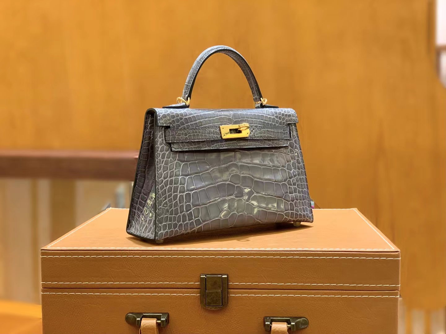 HERMES 爱马仕【现货】 Mini二代 8F Etain 锡器灰 一级美洲鳄鱼皮“□” 进口蜜蜡线 全手工制作